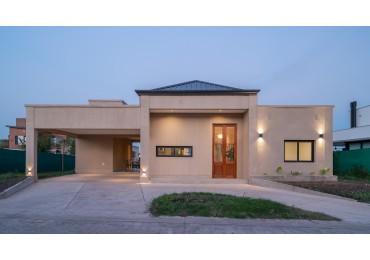 Casa Premium en Santa Barbara Hills - 4 Dorm en una Planta - Lote Central